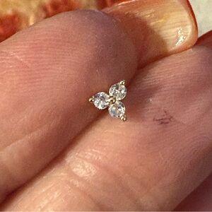 Nose Ring- Flower Nose Stud Cooper Ring Synthetic Zirconia Stone, nwt S0380